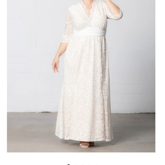 Kiyonna Amour Lace Wedding Gown - Picture 1 of 7